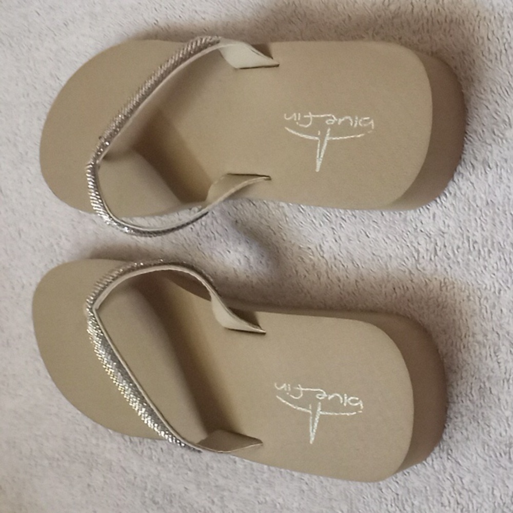 NWOT Blue Fin Wedge Thong Sandals - Picture 5 of 11